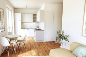 HolidayHome Apartments I Spacious 20sqm Room in Berlin-Lichtenberg